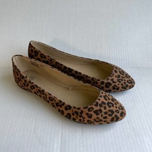 Like New Leopard Cheetah Animal Print Pointed toe Flats Women's 8 Wide